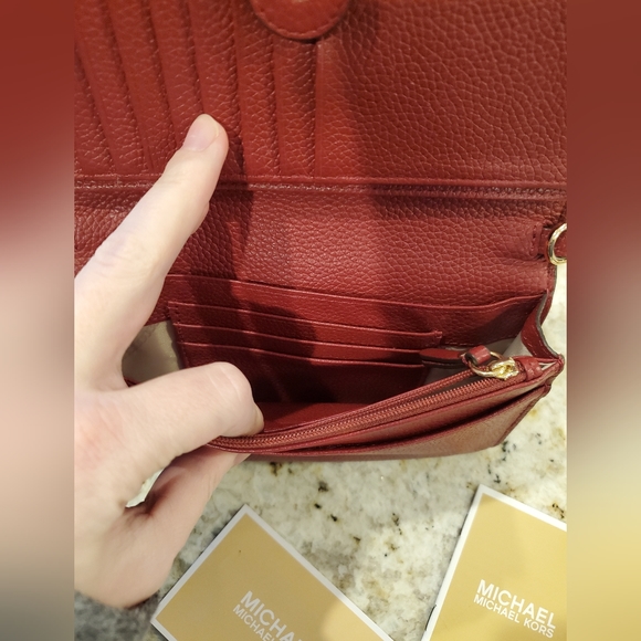 Sold MK wallet / crossbody EUC - Picture 4 of 7